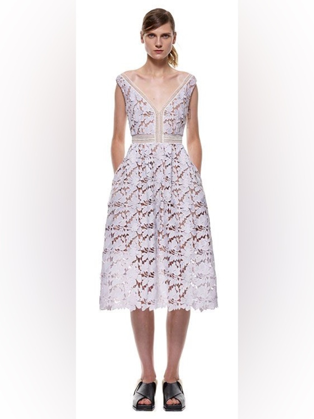 Elegant Lace A-Line Midi Dress in Light Lavender